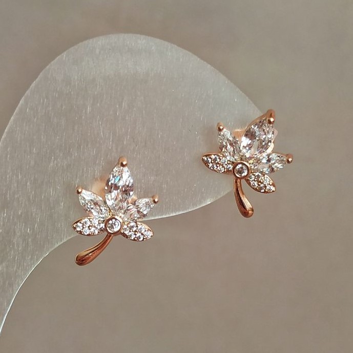 Xuping Leaf Stud Earrings 18K Gold Plated with White Rhinestones and Crystals, diameter 15x10mm +