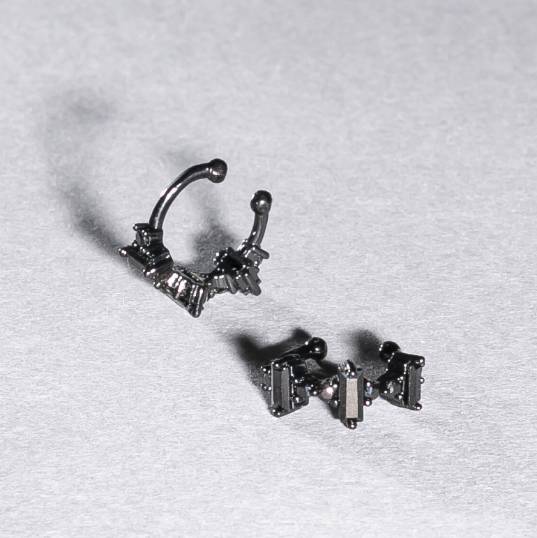 Xuping Ear Cuff Black Rhodium with Black Rhinestones and Black Crystals, 5x12mm +