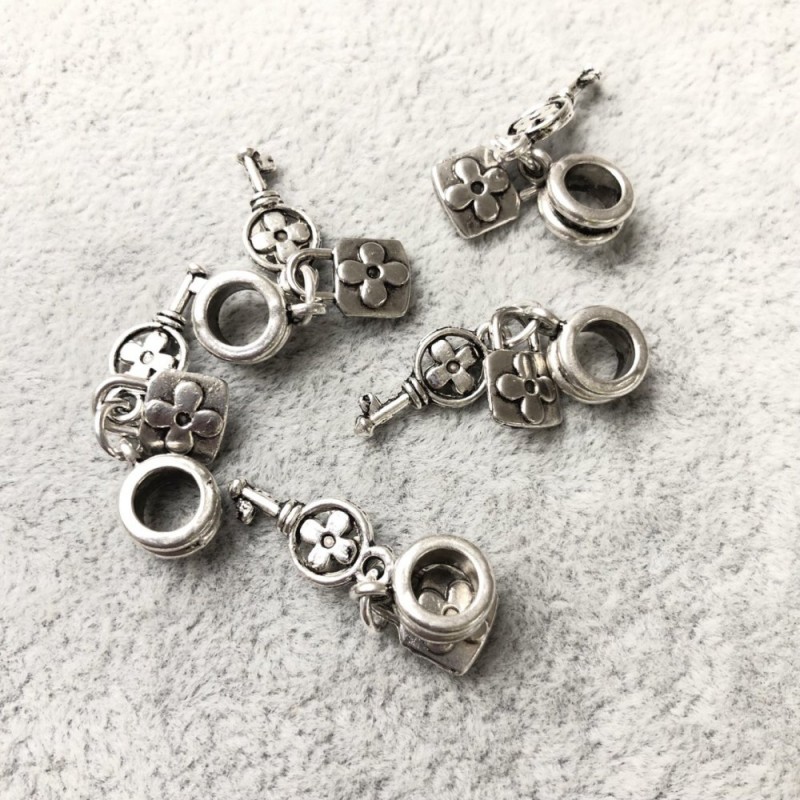 Findings Key Pendant, 30mm, Hole Diameter 5mm, Pack 20g +/- 12pcs+