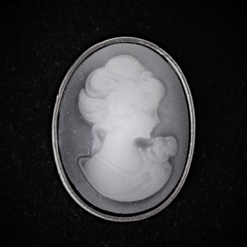 Cameo Brooch 3×2.5cm