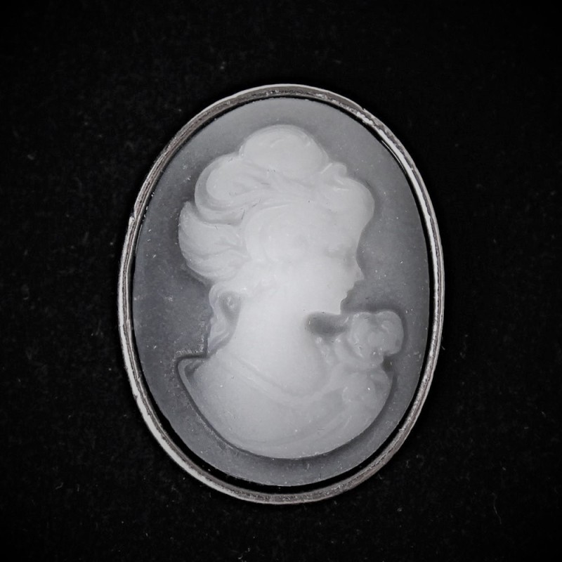 Cameo Brooch 3×2.5cm