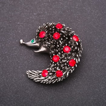Brooch with Red Rhinestones 42x42mm, Yellow Metal
