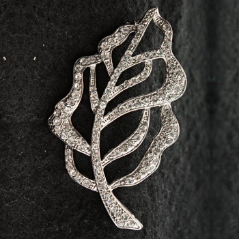 (35/60mm) Light Metal Leaf Brooch with Rhinestones