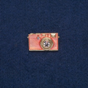 Brooch Camera gold-tone metal with pink enamel and white stones 30×17 mm +
