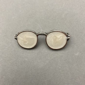 Brooch Glasses with mother-of-pearl enamel, silver metal 15×40mm