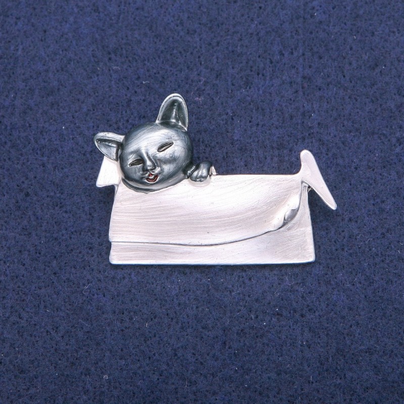 Brooch Pendant Cat in a Bag with Pearl-Effect and Grey Enamel, Silver-Coloured Metal 33×45mm
