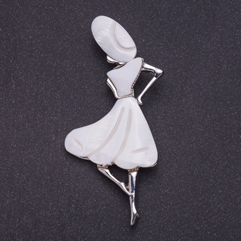 Pendant brooch Madam Pearl Metallic colour: silver, length 8.4 cm