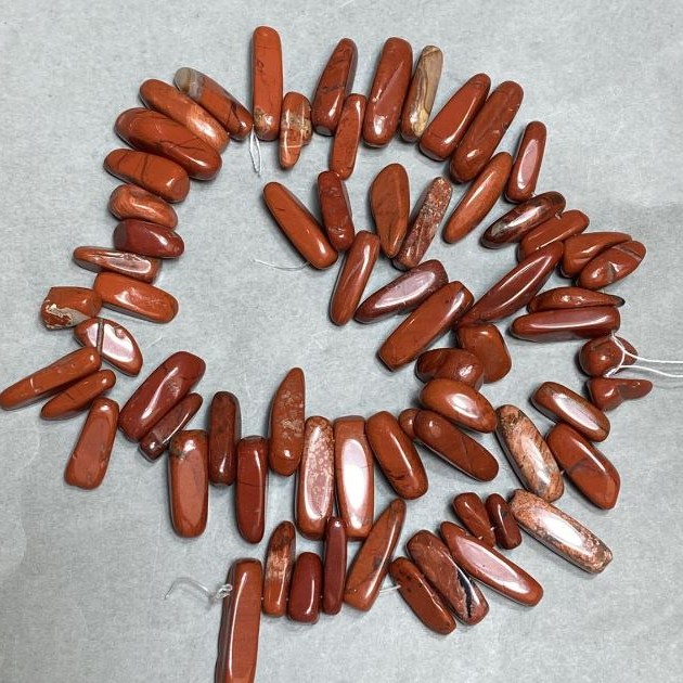Natural Stone Strand Red Jasper Chip "Needle", Diameter 20x8mm, Length 39cm +