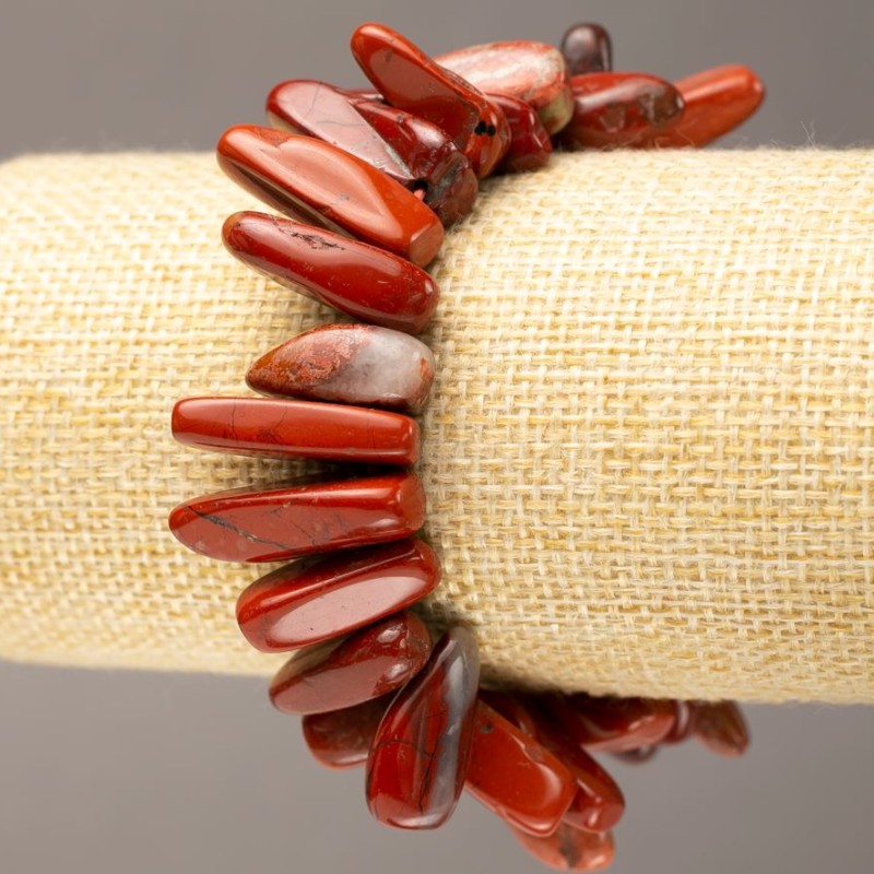 Bracelet with Natural Red Jasper chip "pin" on elastic diameter 10-27×3-7(±)mm, circumference 18cm