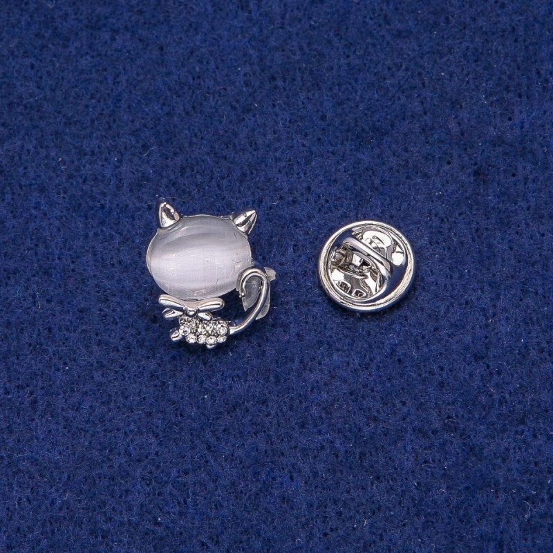 Cat Brooch with Cat's Eye Cabochon and Rhinestones, 16x17mm, Silver-Tone Metal