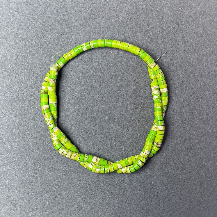 Variscite Beads, green ( pressed ) rondelle, diameter 4.5×2.5mm, length 39cm on thread