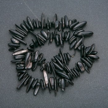 Thread of natural obsidian fragment “needle”, diameter 10-20×3-5mm, length 40cm ± on thread