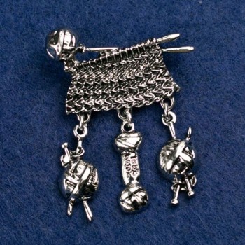 Brooch 'Knitting' light gray metal 46x38mm