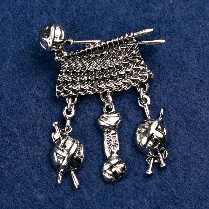 Brooch 'Knitting' light gray metal 46x38mm
