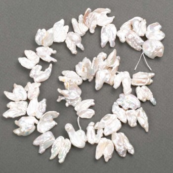 Baroque pearls butterfly with petrol hue d 14-28×12-15mm +-, length 40cm+
