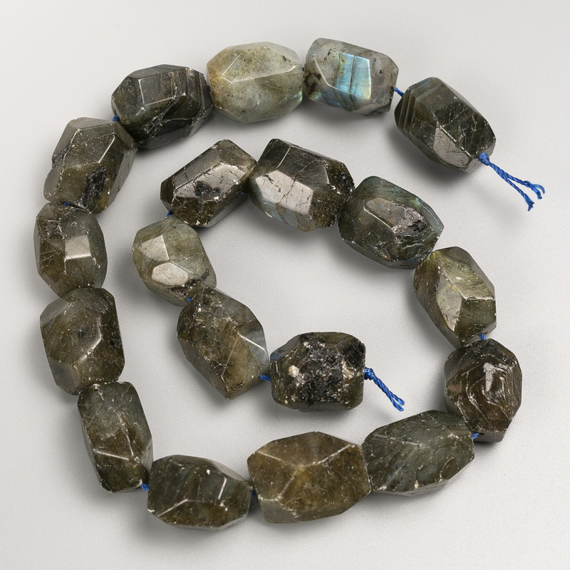 Clearance! Beads on thread Labradorite natural nugget beads, faceted, 15×20mm, length 39cm