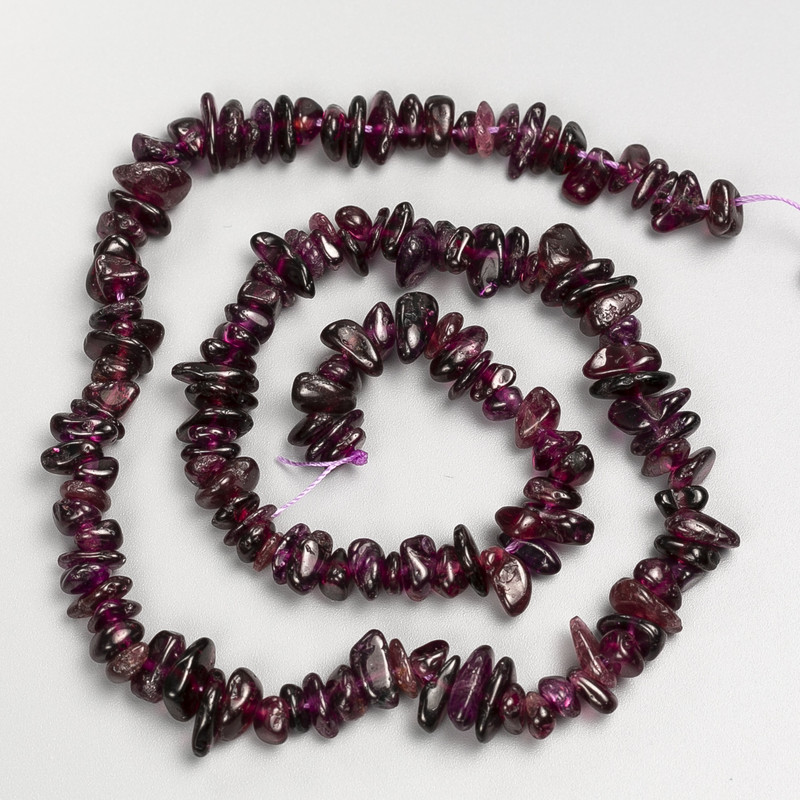Garnet Stone Beads Chips on Thread, Diameter 3-5x2mm+/-, Length 41cm+