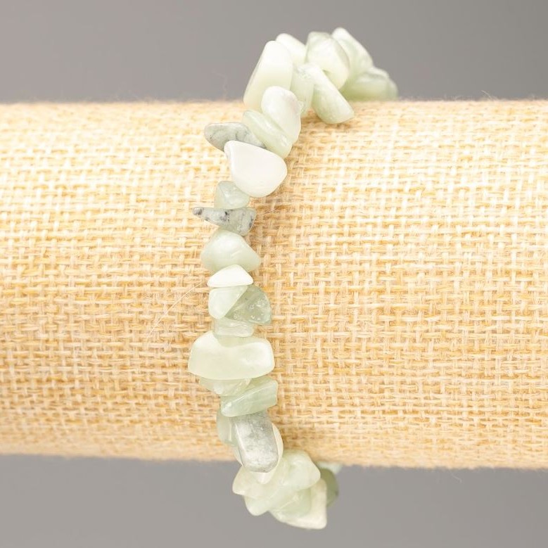 Bracelet with natural Onyx chips, diameter 14.5×4 - 7×3 (±) mm, length 18 cm on elastic