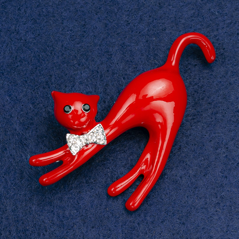Kitten Brooch, red acrylic with white rhinestones, silver-tone metal 66x41mm