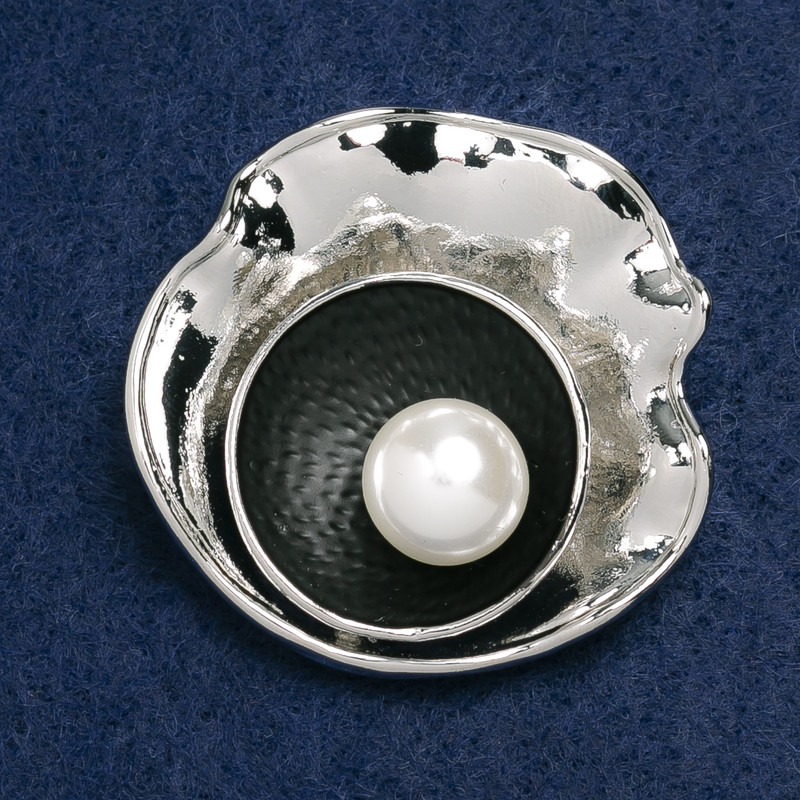 Brooch Accent Shell with white Majorica pearl grey metal 44x42mm