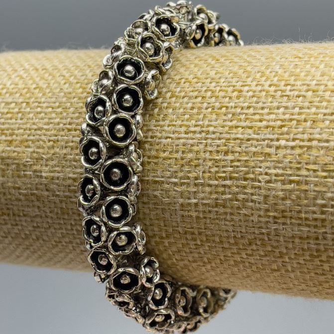 Women's Bracelet with Flowers, 12 mm+- beads, length 18 cm (stretch) silver metal