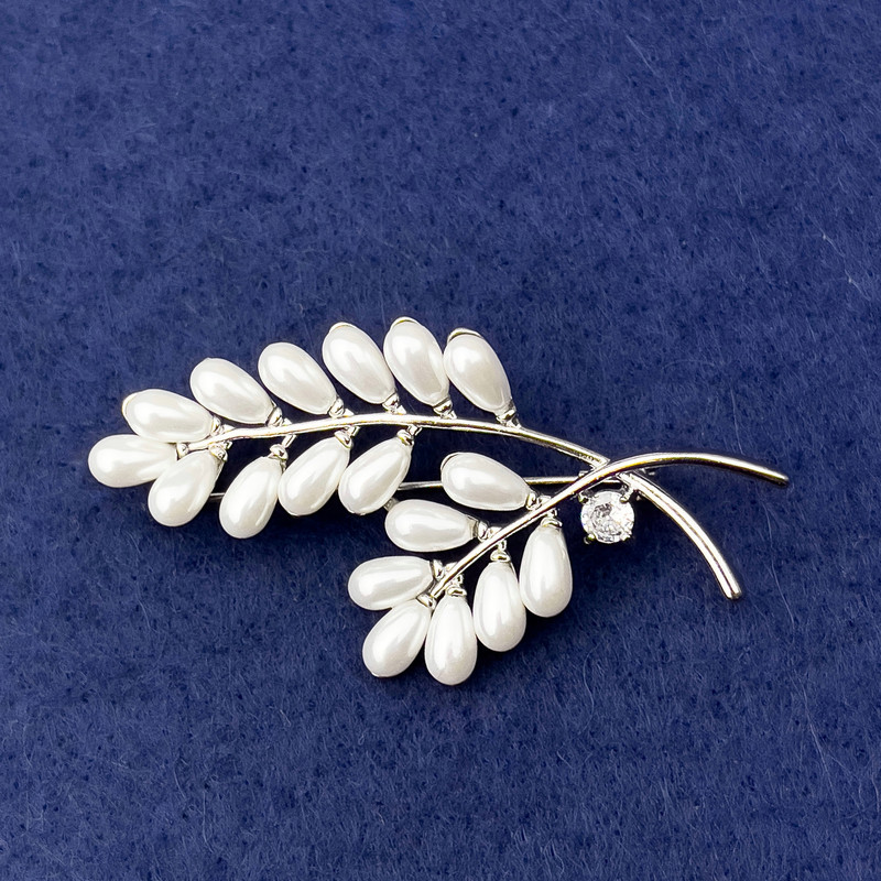 Brooch Twig with White Pearls, Crystal, Silver Metal, diameter 57x28mm+