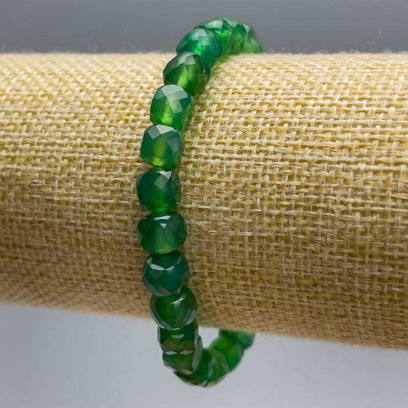 Chrysoprase Bracelet, Natural Stone, Faceted Cube, Diameter 7mm+/-, Length 18cm (Stretch)