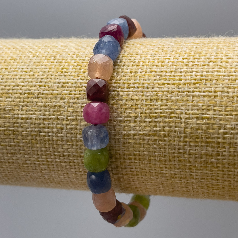 Tourmaline Bracelet, natural stone, faceted cube, diameter 7mm+/-, length 18cm (stretch)