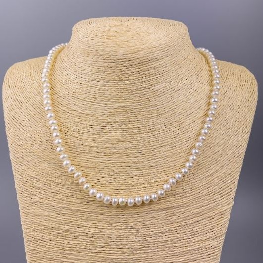 Necklace of Freshwater Pearls d 5×4mm±, length 49cm