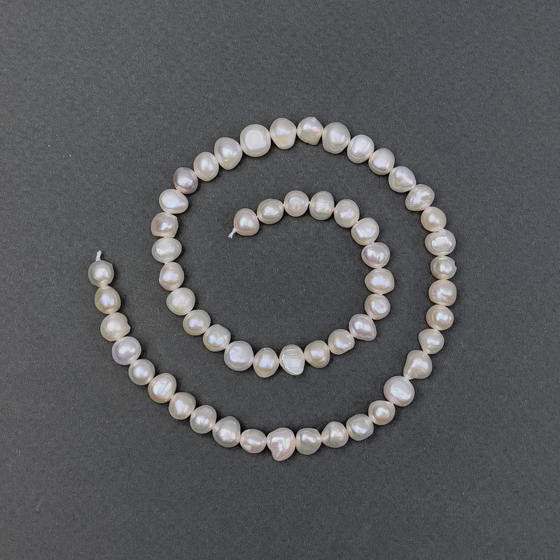 Freshwater pearls with a petrol hue on a thread, diameter 6.5×4.5–6 mm, length 36 cm