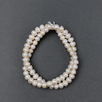 Oval freshwater pearls with a petrol tint on a thread, 7x5mm, ± length 39cm