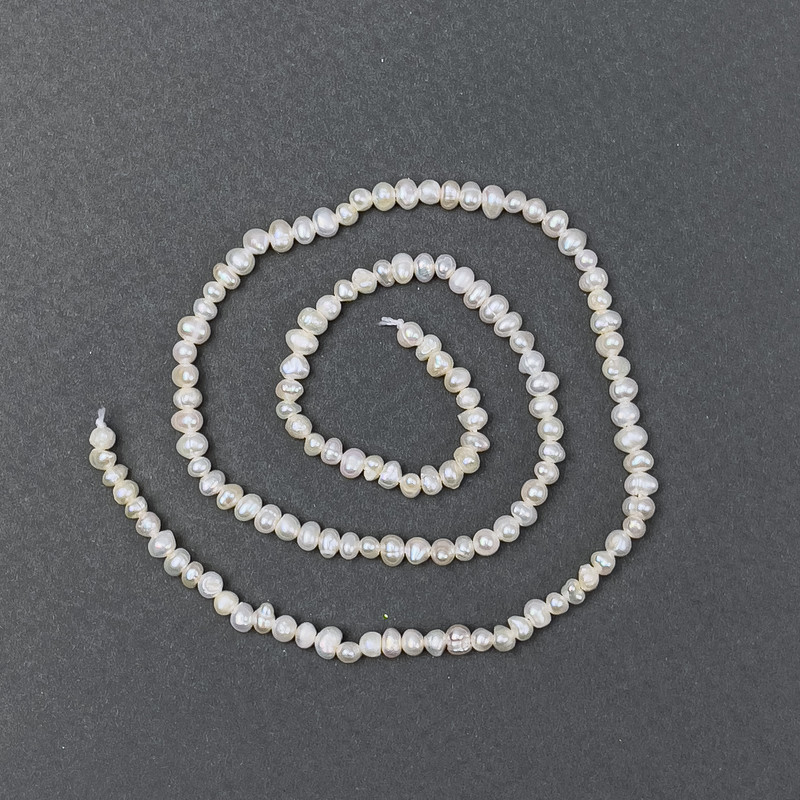 Oval freshwater pearls on a thread, diameter 4x3mm±, length 35cm±