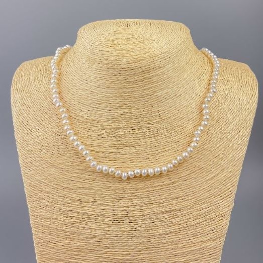 Necklace of Freshwater Pearls d 6×4mm+-, length 49cm