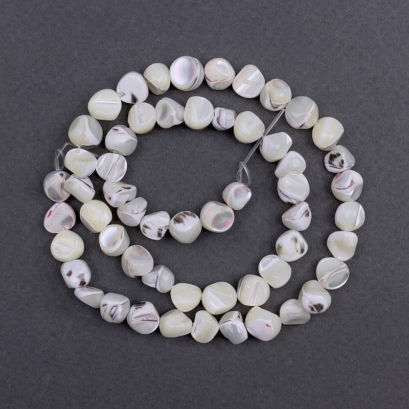 Mother-of-P Pearl round beads, diameter 8x6mm, length 37cm on thread