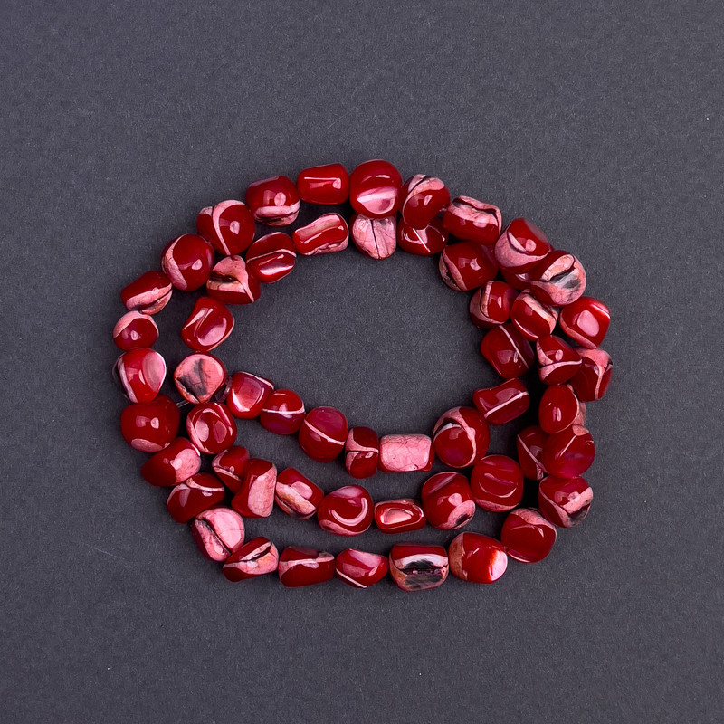 Toned red mother-of-pearl lentil beads, 8x6mm, ± on thread, length 41cm ±
