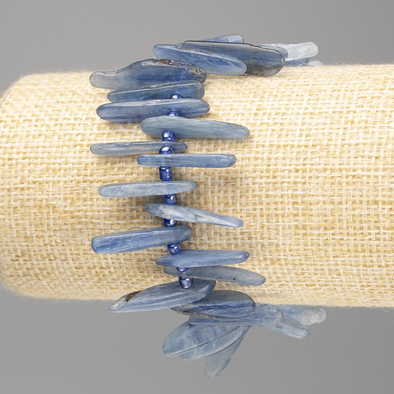 Kyanite bracelet natural stone chips "Needle" on thread, diameter 28×2–10×2 mm ±, length 18 cm with seed beads, diameter 3 mm (stretch)