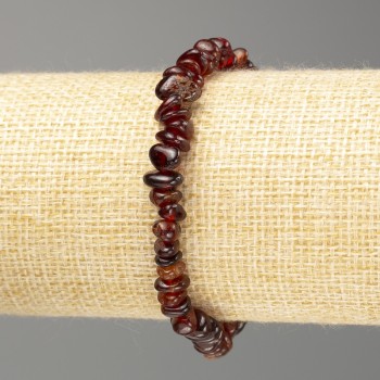 Bracelet of natural garnet碎 fragments?