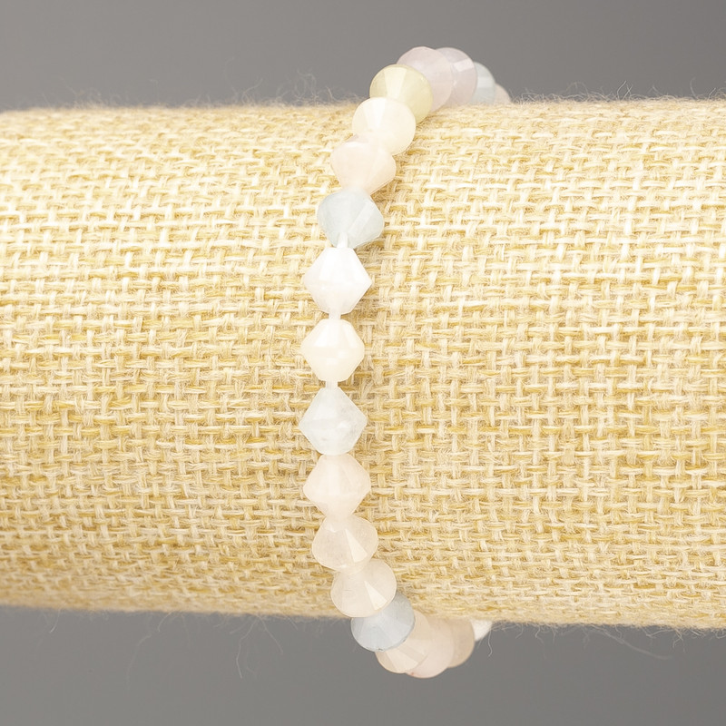 Bracelet made of natural Morganite diamond-shaped beads, diameter 6x6mm, length 18cm (stretch)