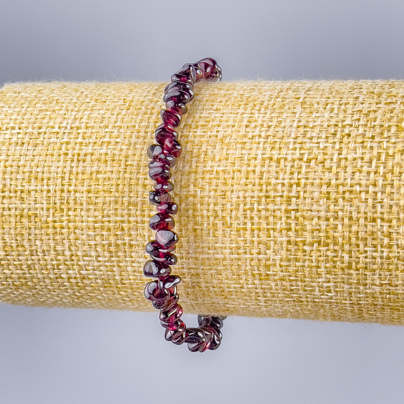 Bracelet Garnet natural stone chip, diameter 6x2mm(±), length 18cm (stretch)