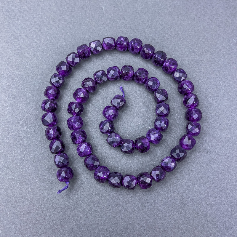 Sugilite Beads, natural stone, faceted cube on a thread, 7.5×7.5 mm, length 38 cm