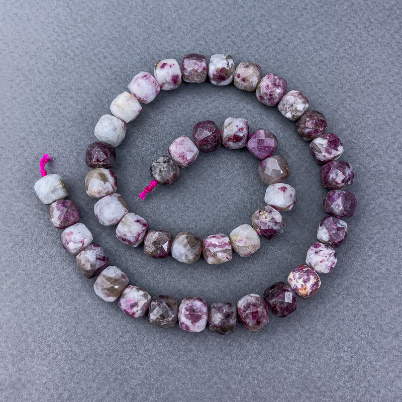 Tourmaline beads, natural stone, faceted cube on thread, diameter 9x9 mm ±, length 38 cm ±