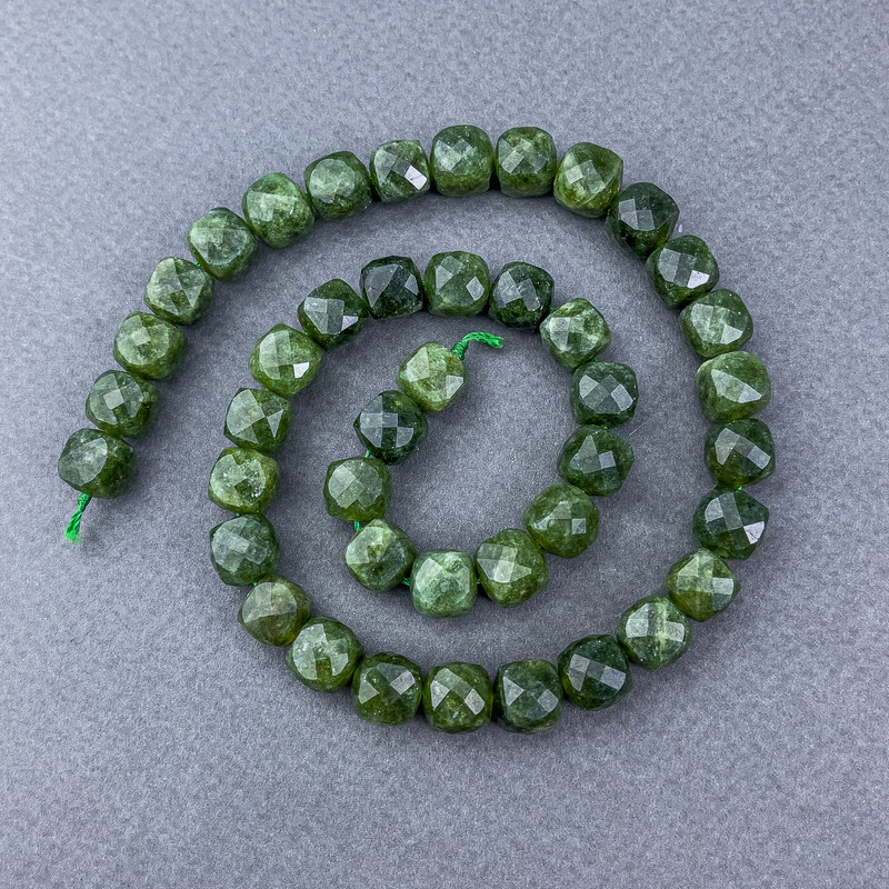 Jadeite Beads Natural Stone Faceted Cube on Thread, 9x9 mm ±, 38 cm ±