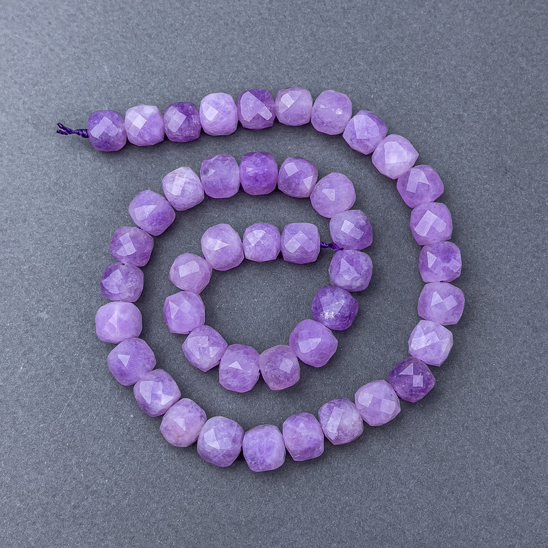 Lavender Amethyst Natural Stone Beads, faceted cube on thread, diameter 9x9 mm±, length 38 cm±