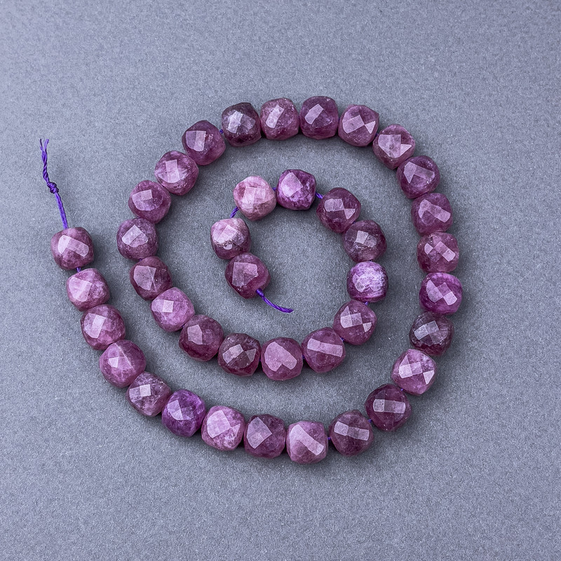 Tourmaline Beads natural stone faceted cube on a thread, diameter 9x9 mm±, length 38 cm±