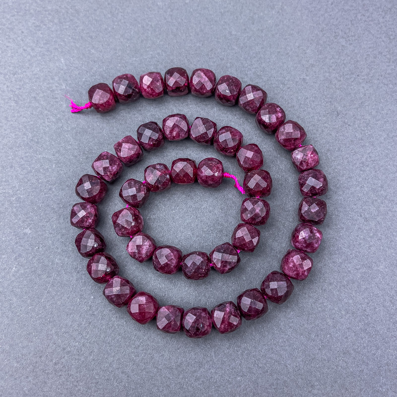 RUBELLITE Tourmaline natural stone faceted cube beads on a thread, diameter 9x9 mm±, length 38 cm±