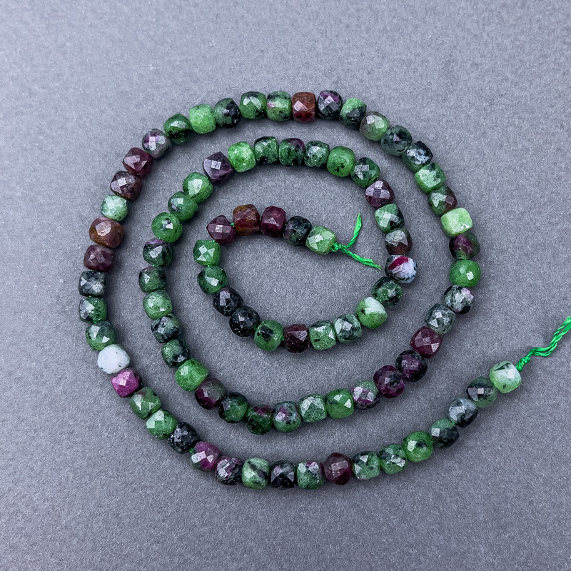 Zoisite Beads natural stone faceted cube on thread, 4x4 mm +/- diameter, 38cm +/- length