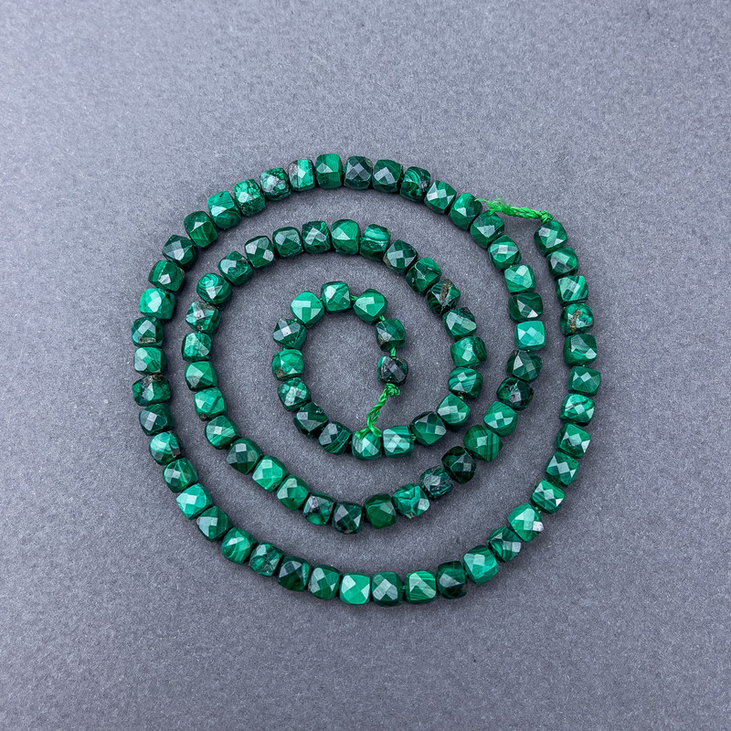 Malachite Beads, natural gemstone, faceted cube on thread, diameter 4x4 mm ±, length 39 cm ±