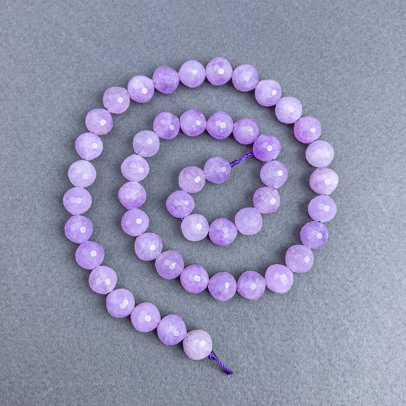 Lavender Amethyst Natural Stone Faceted Round Beads 8 mm dia. on thread, 39 cm length