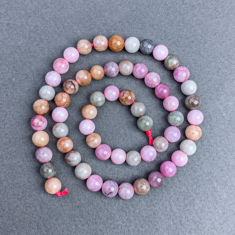 Jadeite Beads colored smooth ball, diameter 6.5 mm± on thread, length 38 cm+