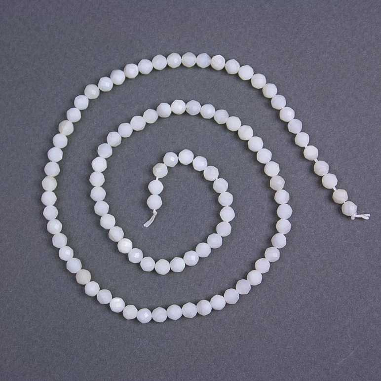 Natural Mother-of-P Pearl Beads faceted ball 4 mm ± on thread, length 38 cm+